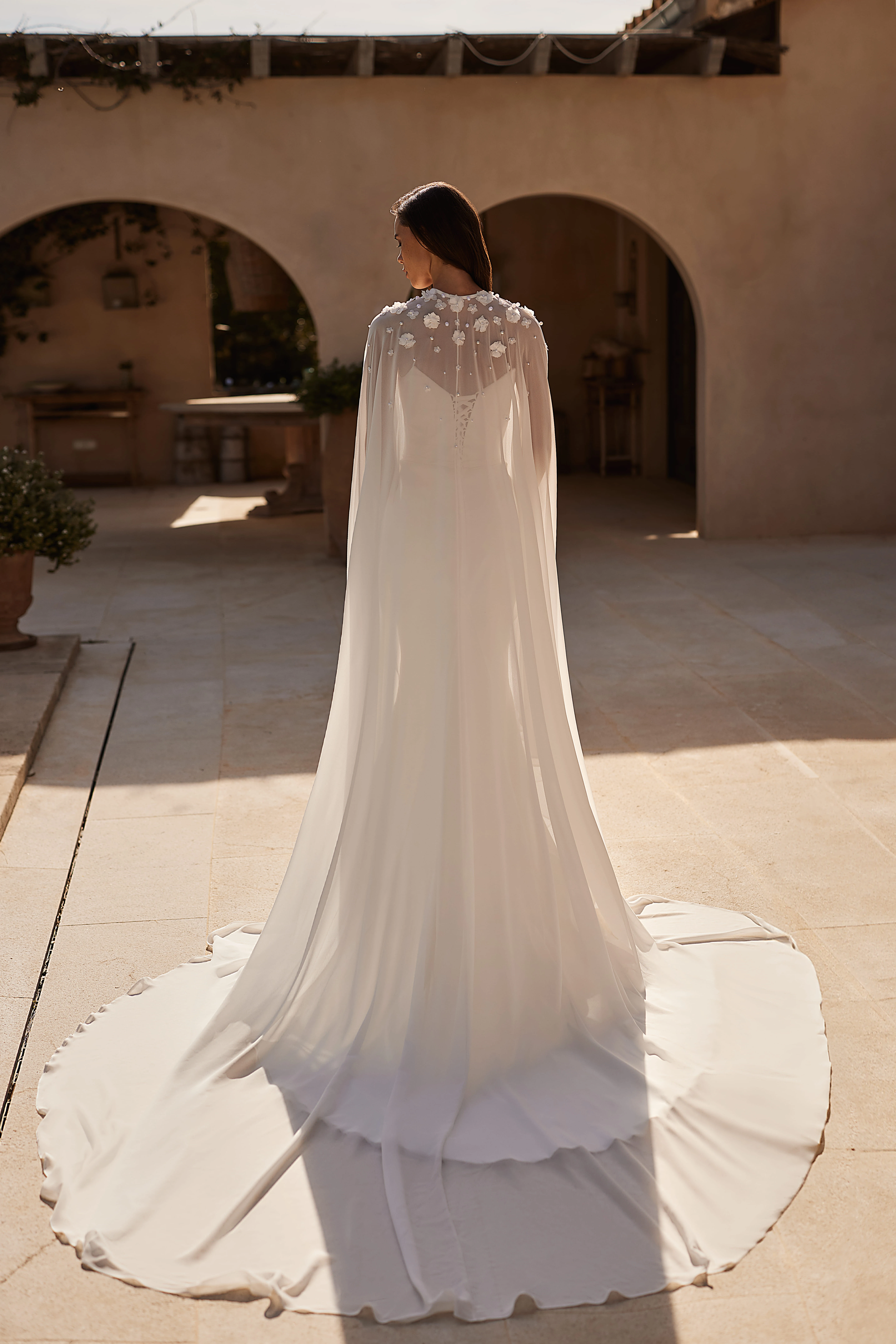 Vestido Viva con capa opcional